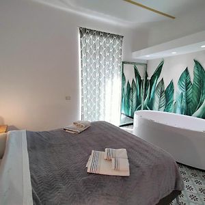 Sonnino Suite Jacuzzi Apartment